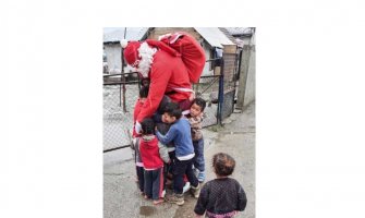 Djeda Mraz uljepšao dan mališanima iz Taluma (FOTO)