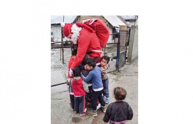 Djeda Mraz uljepšao dan mališanima iz Taluma (FOTO)