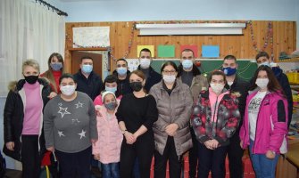 Pomoć za narodnu kuhinju i paketiči za djecu od mladih SNP-a