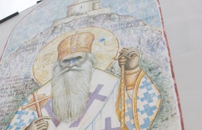 Kolašin: Oštećen mural mitropolita Amfilohija