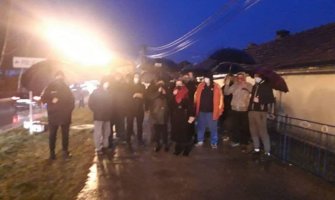 Protest u Nikšiću zbog privođenja sugrađana koji su bili na protestu ispred Skupštine