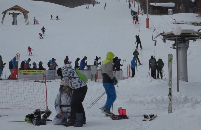 Otvorena turistička sezona i na Žabljaku: Na Savinom kuku snijeg od jednog metra