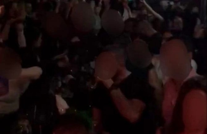 Žurke širom Crne Gore povodom praznika, ugostitelji i gosti ne poštuju mjere