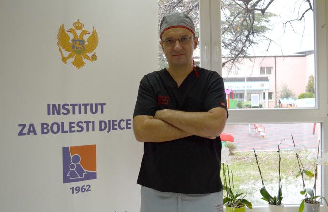 Dvoje djece hospitalizovano, jedno na respiratoru; Radović: Temperatura koja traje više o tri dana da bude alarm