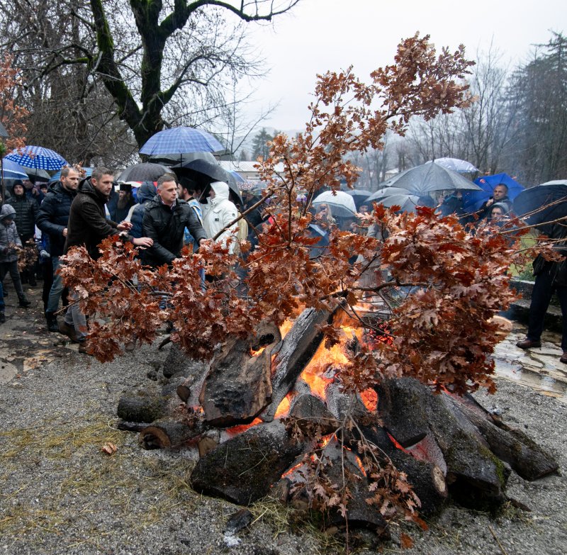 VjerniciSPCnalagaliBadnjakenaCetinju04