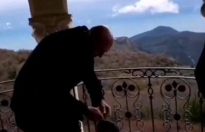 Carević na Božić pucao iz topa 