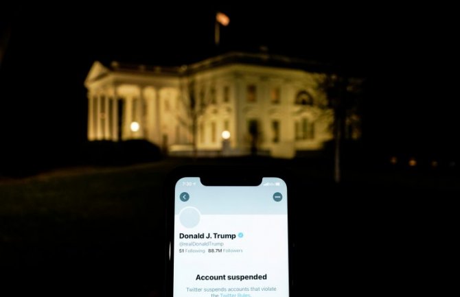 Twiter trajno suspendovao Trampov nalog