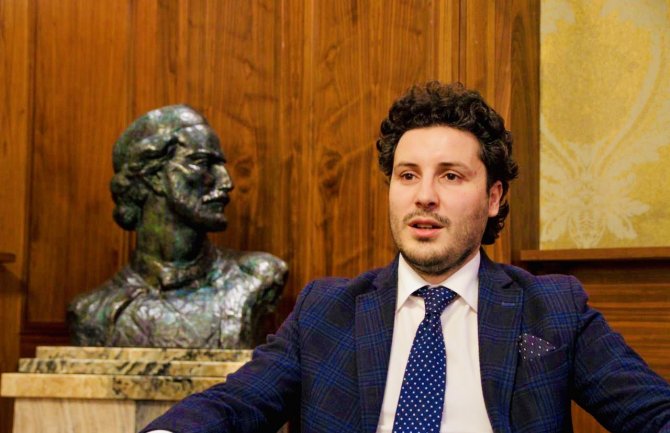 Abazović Komšiću: Ruka prijateljstva Vlade CG pružena je svima, to važi i za BIH