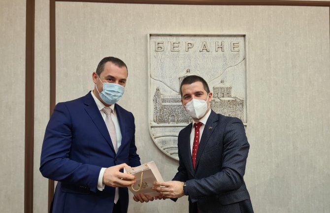  Vlada i Opština Berane zajedno da preispitaju loše koncesione ugovore, ukinu uvozničke lobije...