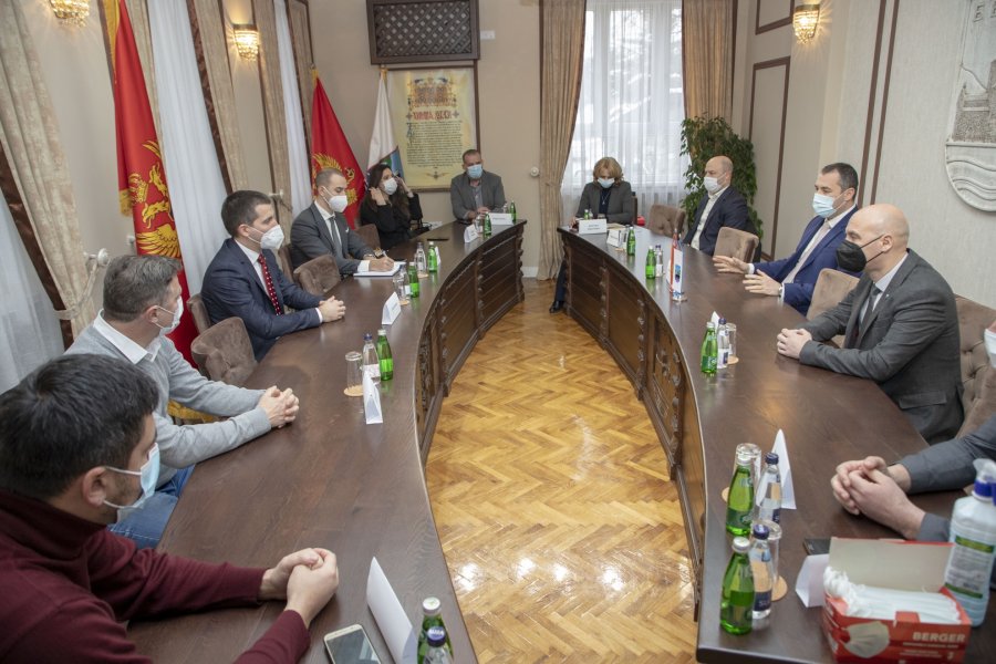 8d26dba169645749d8097f7d2b4cc197XL