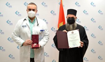 Mitropolija crnogorsko-primorska donirala zlatni medaljon i novčana sredstva KCCG