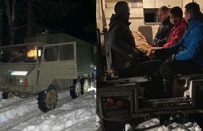 Bjelopoljski spasioci evakuisali povrijeđenu staricu iz snijegom zatrpanog sela