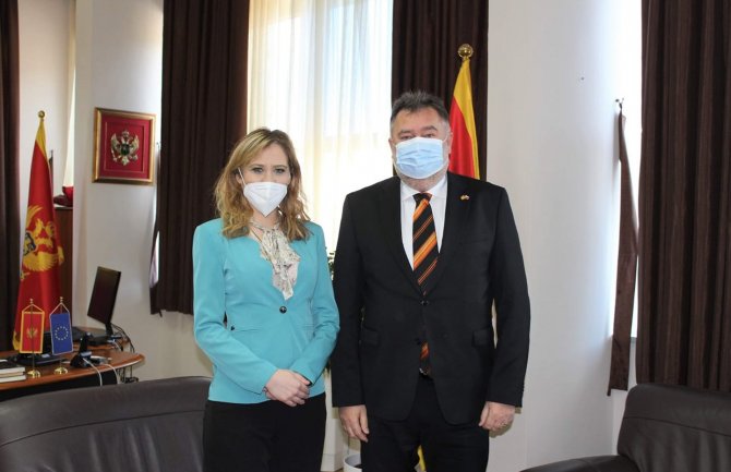 Bratić: Ne želimo da se i dalje upravlja obrazovanjem, kulturom, naukom i sportom iz jednog političkog centra