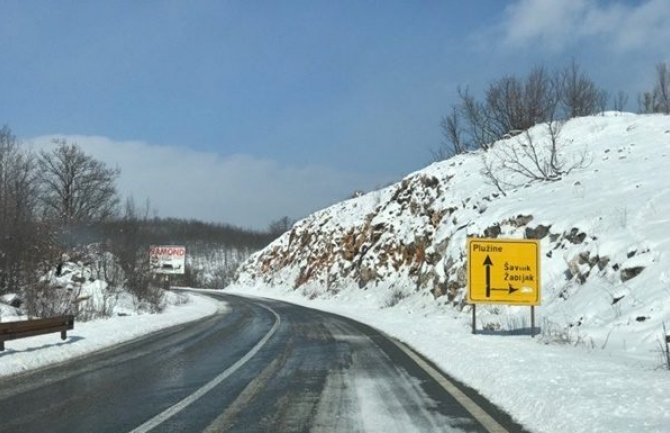 Put Šavnik-Žabljak: Naizmjenično saobraćaju putnička i kombi vozila 