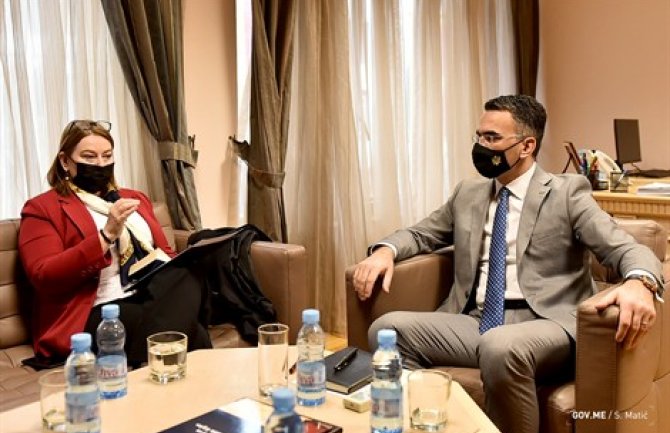 Leposavić održao radni sastanak sa ambasadorkom SAD 