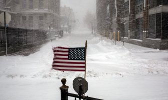 Velika sniježna oluja na istočnoj obali SAD: Obustavljeni letovi, zatovreni centri za vakcinaciju i škole(VIDEO)