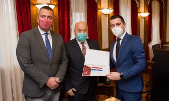 Bečiću uručeni etaloni nacionalnih simbola pripadnika hrvatskog naroda u Crnoj Gori
