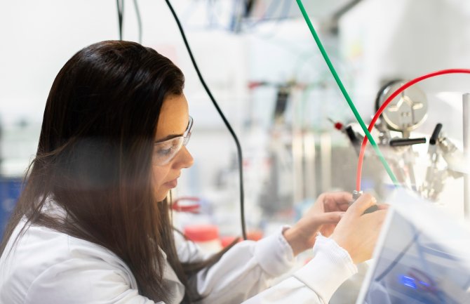 Bratić: Bićemo podrška ženama i djevojkama u nauci