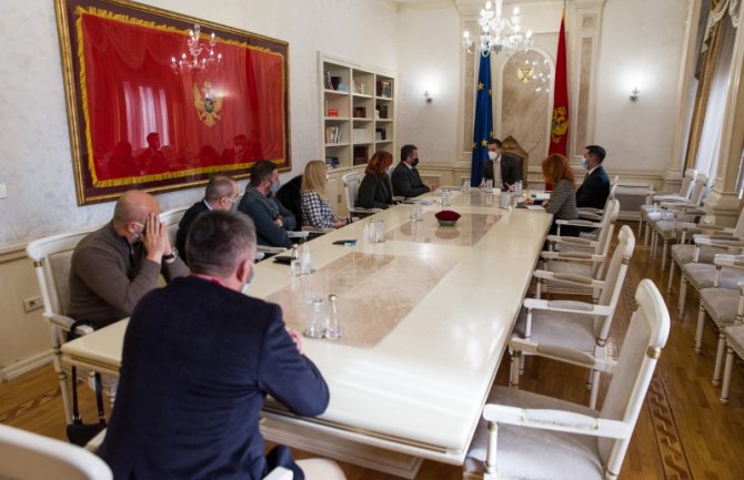 Raditi na poboljšanju sveukupnog društvenog ambijenta za rad medija