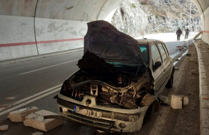 Udes u tunelu Mekavac, povrijeđena jedna osoba