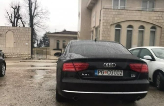 DPS Nikšić: Bečić se nedavno opušteno vozikao službenom luksuznom crnom limuzinom po Nikšiću