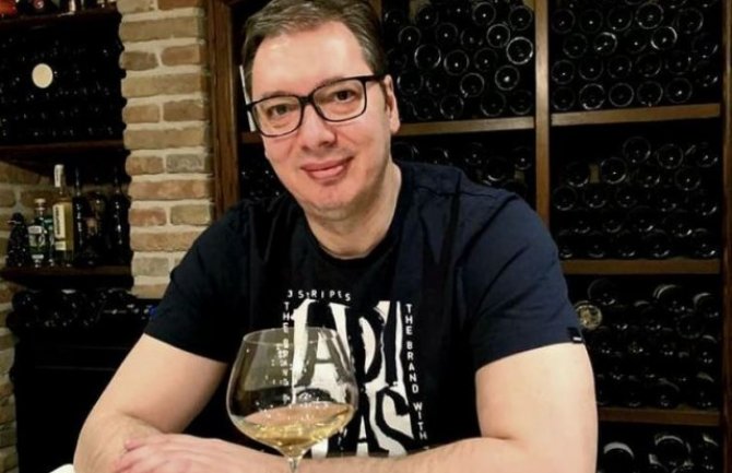 Vučić:  Da ljudi ne pomisle kako se pravim da uvijek radim 