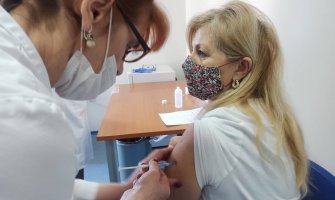 Počela vakcinacija u Domu zdravlja Bijelo Polje: Prve vakcine medicinskim radnicima