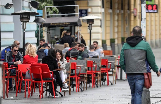 Beograd: Dio fasade pao na bebu