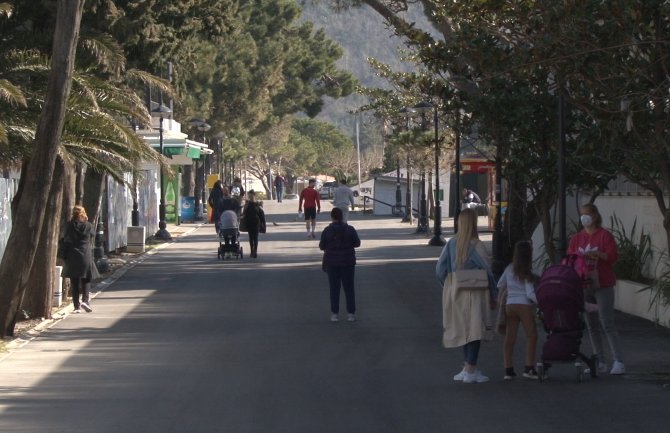 Dan žalosti u Budvi: 36 smrtnih slučajeva od pojave pandemije (FOTO)