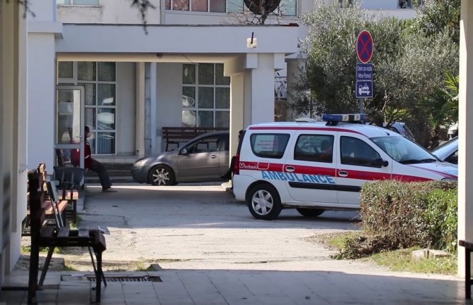  Povećava se broj zaraženih u Ulcinju: „Dok se političari prepucavaju, narod umire“