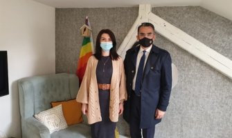 Leposavić posjetio napadnutog pripadnika LGBTIQ zajednice: Kukavički napad, nadležni će učiniti sve da počinioci budu otkriveni i kažnjeni