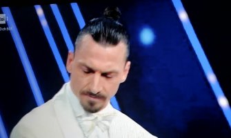 Ibrahimović zbog gužve morao da stopira da bi stigao na Sanremo, tražio da on vozi (VIDEO)