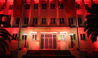 Institucije osvijetljene povodom godišnjice proglašenja pandemije