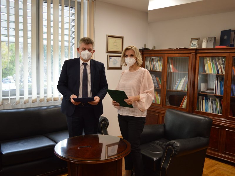 16038390517000767301743952780454073283916418o