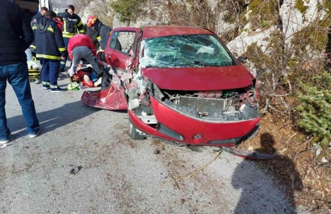 Saobraćajna nezgoda na Njegušima, tri osobe povrijeđene