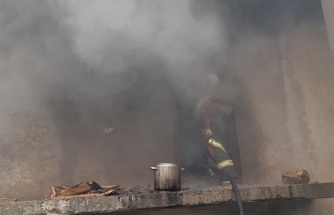 Podgorica: Izgorio sprat kuće, vlasnik teško povrijeđen