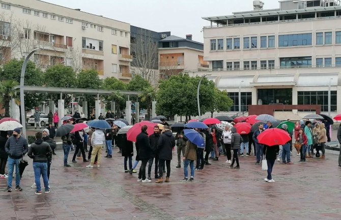 Građani tražili ukidanje mjera, zahtijevaju uvođenje 