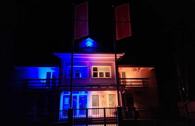 Dnevni centar Cetinje večeras u plavo-žutoj boji