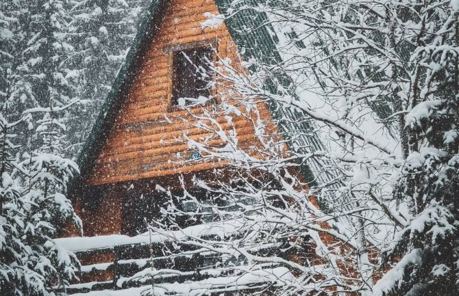 Zima se ne predaje, jutros 98 cm snijega na Žabljaku 