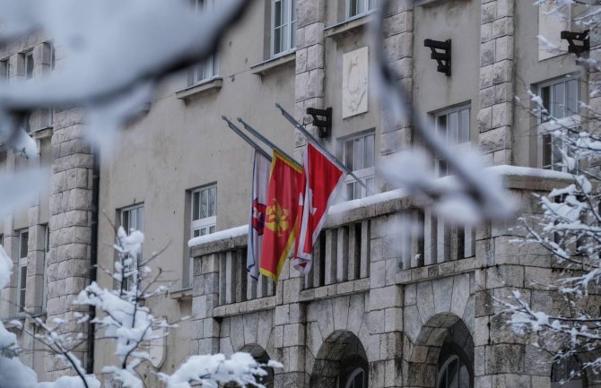 Zastave na pola koplja i u Nikšiću, Danilovgradu, Plavu...