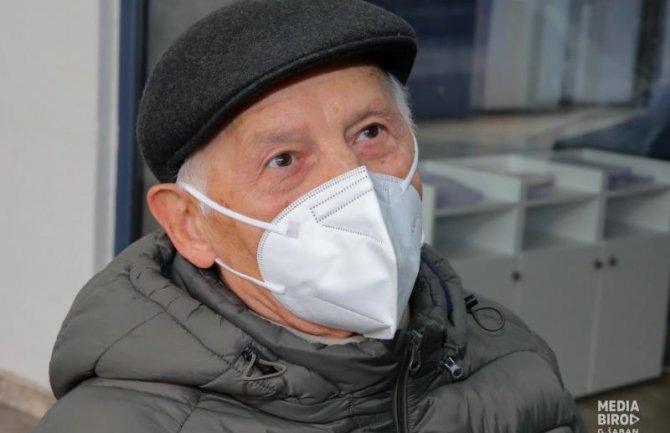 U Podgorici vakcinisano gotovo 3.000 građana; Jovanović (70):  Volio bih da mogu da primim rusku vakcinu, ali izgleda da su sve dobre