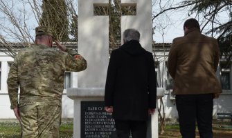 Porodica stradalog vojnika u NATO bombardovanju položila vijenac