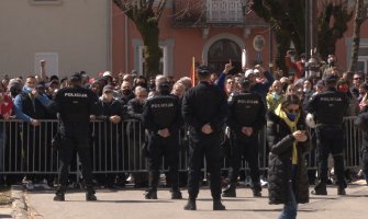 Prvi premijerski sat na Cetinju okupio protestante