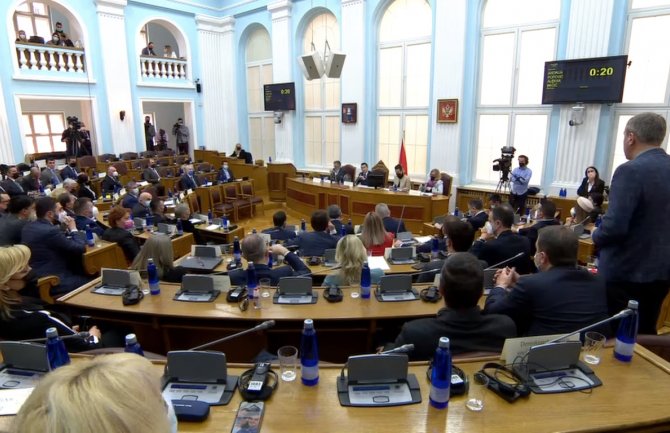 Poslanici podržali: Studentima produžen rok za upis na specijalističke studije i završetak magistarskih