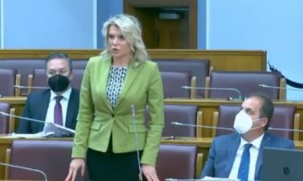 Bečić i Vuksanović Stanković: Ne stoji vam kad ste nervozni - Vama ne stoji da budete predsjednik Skupštine