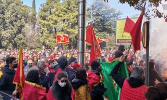 Održan protest ispred zgrade Vlade, skandirali 