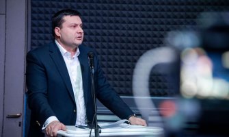 Smolović osudio čin oštećenja automobila sveštenika, pozvao sve na smirivanje tenzija