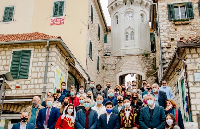 Antunović napustio URU: Plašim se da Crna Gora uskoro neće postojati