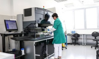Preminulo još 14 osoba od kovida, najmlađi pacijent imao 49 godina, 216 novopozitivnih
