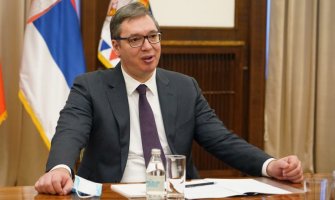 Vučić: Ne smijemo dozvoliti da nam djeca pjevaju da neko puca u džamije, mirni suživot je jedini način života